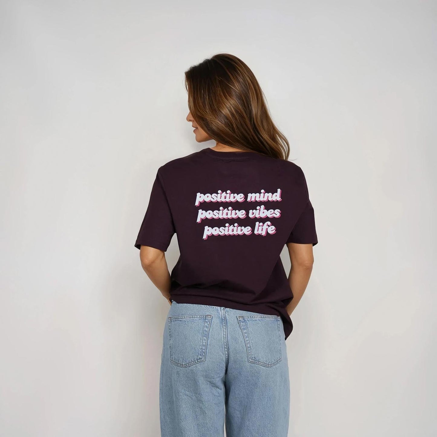 Postive Mind, Vibes, Life. Basic T-Shirt in Mahagony Brown.