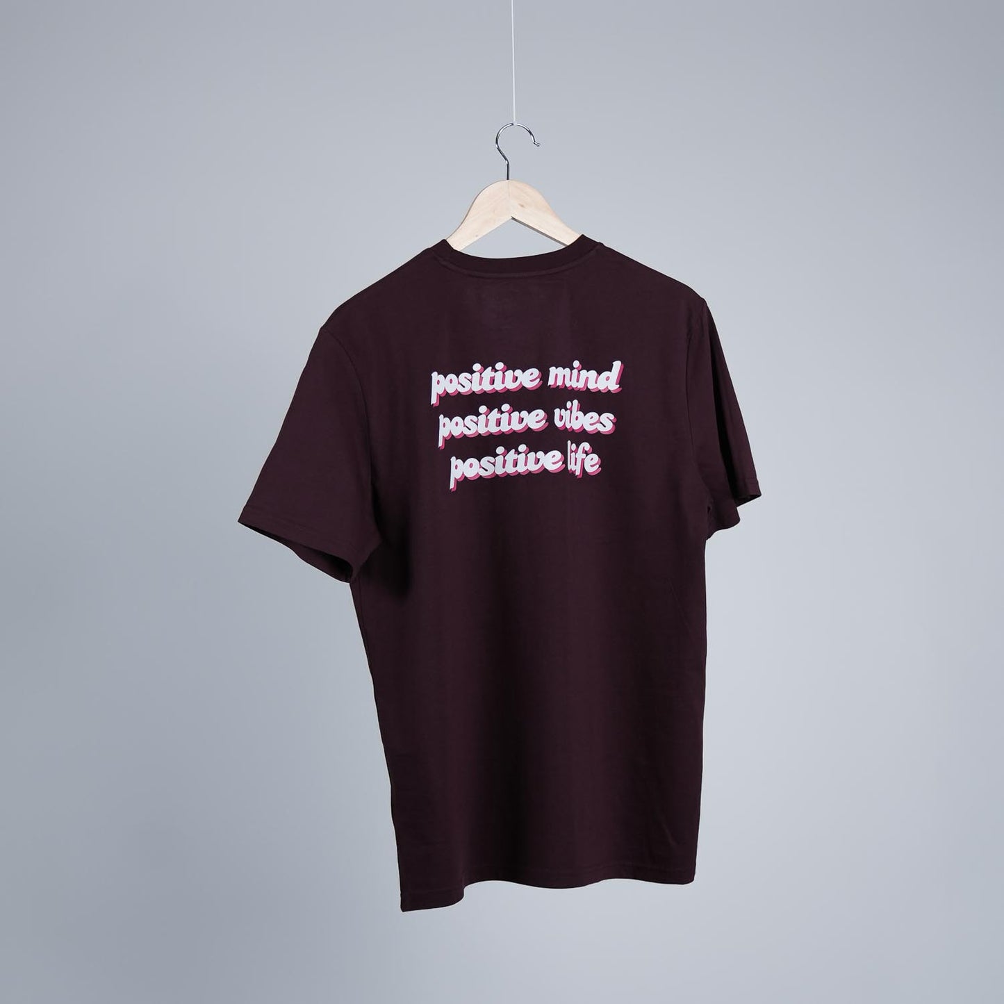 Postive Mind, Vibes, Life. Basic T-Shirt in Mahagony Brown.